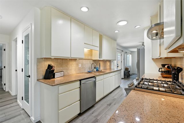 375 Cheryl Court, White Rock, NM 87547