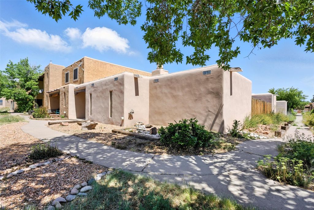 375 Cheryl Court, White Rock, NM 87547