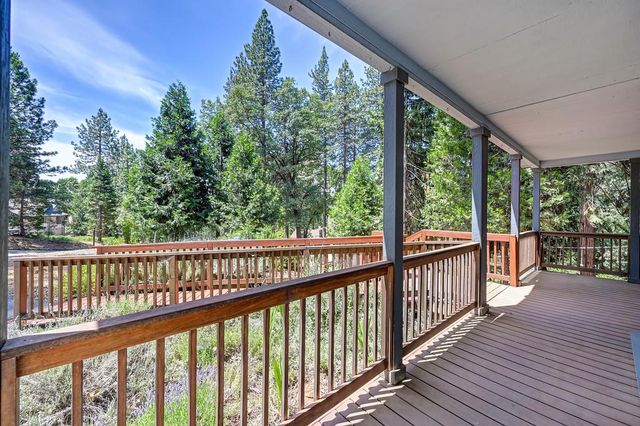 6564 Green Leaf Ln, Foresthill, CA 95631