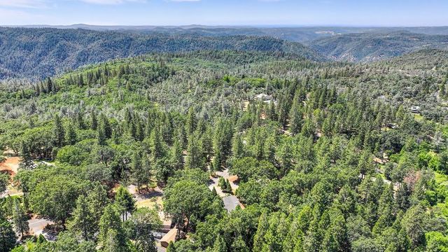 6564 Green Leaf Ln, Foresthill, CA 95631