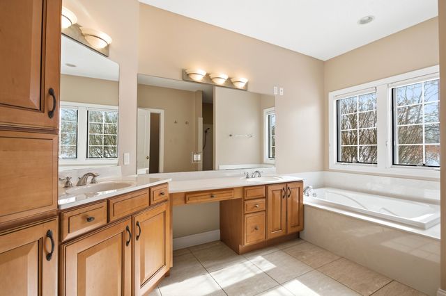 9284 E Court Eleven, Effingham, IL 62401