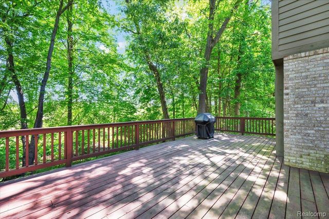 250 Woodcreek Court, Commerce Charter Township, MI 48390