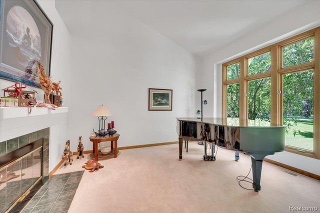 250 Woodcreek Court, Commerce Charter Township, MI 48390