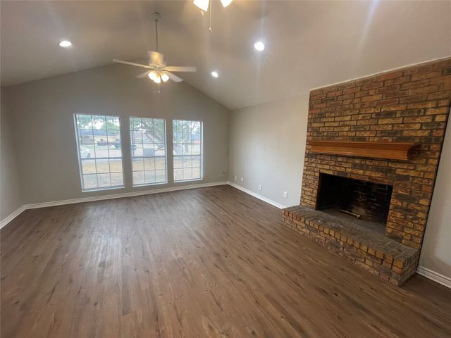 504 W Jay Court, Desoto, TX 75115