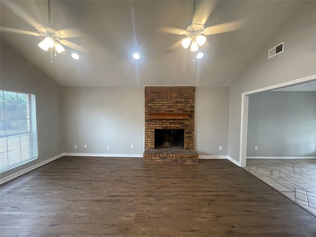504 W Jay Court, Desoto, TX 75115