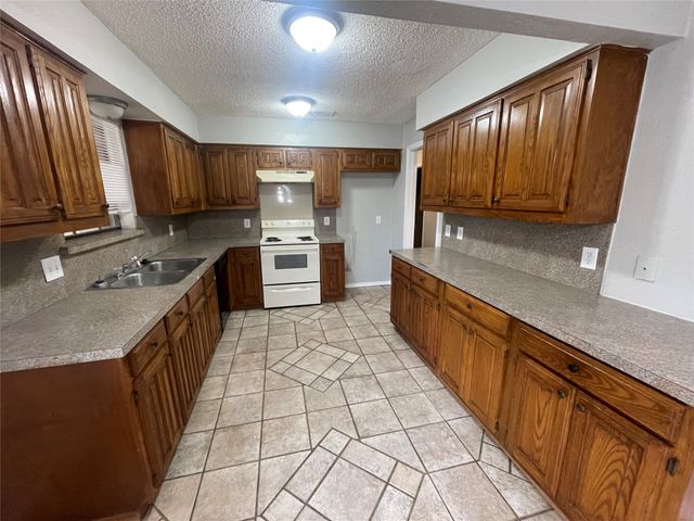 504 W Jay Court, Desoto, TX 75115