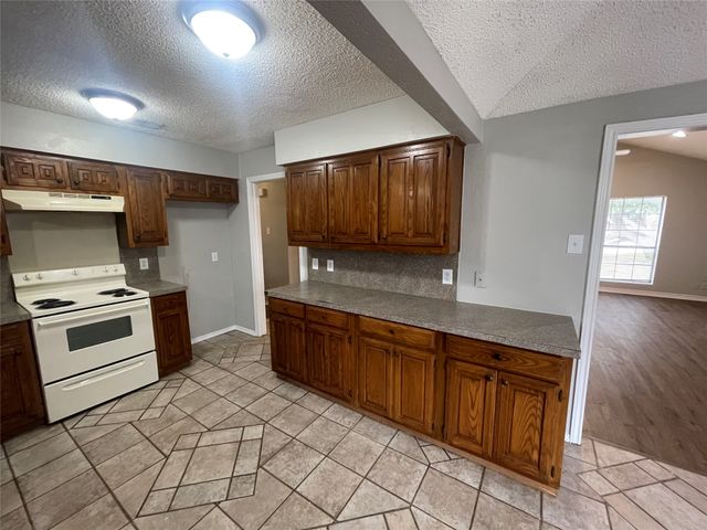 504 W Jay Court, Desoto, TX 75115