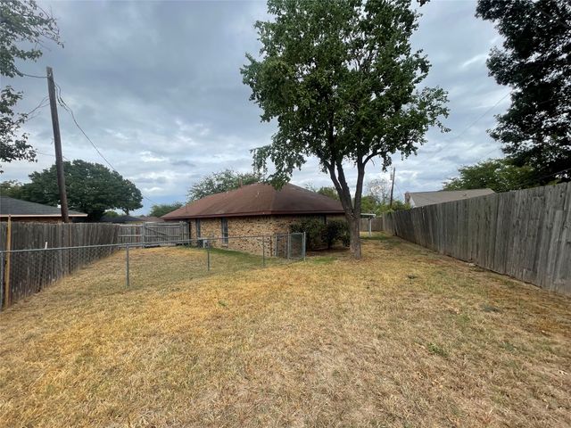 504 W Jay Court, Desoto, TX 75115