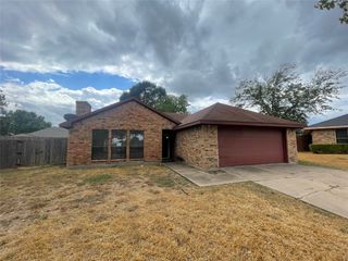 504 W Jay Court, Desoto, TX 75115