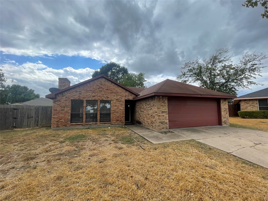 504 W Jay Court, Desoto, TX 75115