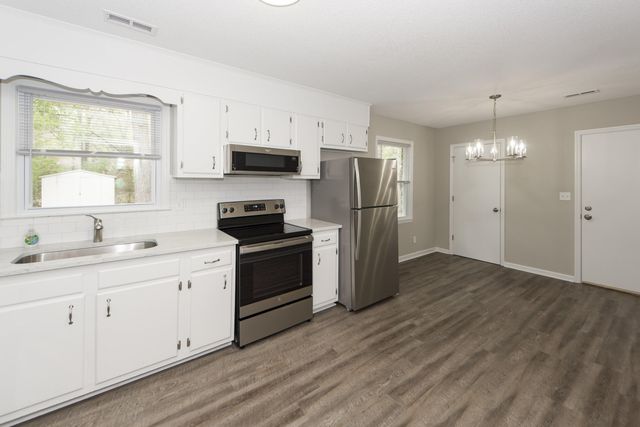 11 Kenilworth Road, Goose Creek, SC 29445