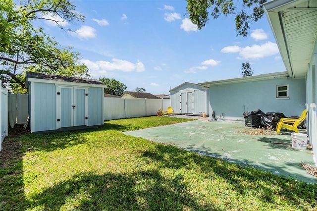 2808 W LAKE AVENUE, Tampa, FL 33607