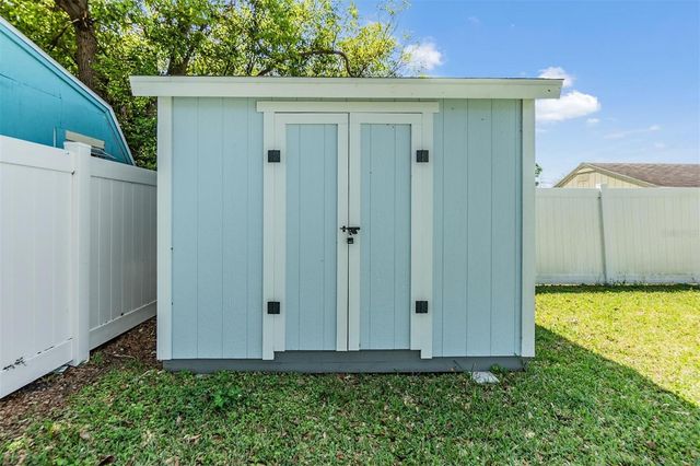 2808 W LAKE AVENUE, Tampa, FL 33607