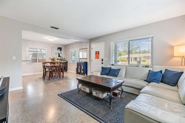 2808 W LAKE AVENUE, Tampa, FL 33607