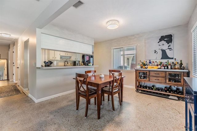 2808 W LAKE AVENUE, Tampa, FL 33607