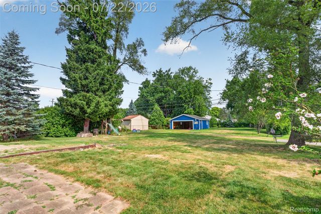 28014 6 Mile Road, Livonia, MI 48152