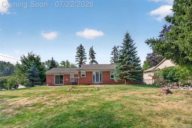 28014 6 Mile Road, Livonia, MI 48152