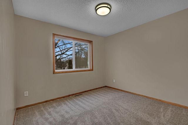 236 11th Avenue N, Waite Park, MN 56387