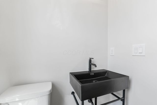 3175 Briarwood Lane, Lewis Center, OH 43035