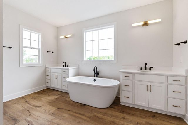 3175 Briarwood Lane, Lewis Center, OH 43035