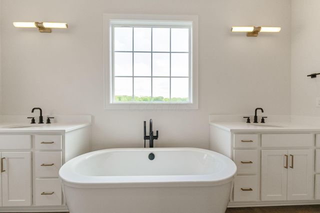 3175 Briarwood Lane, Lewis Center, OH 43035
