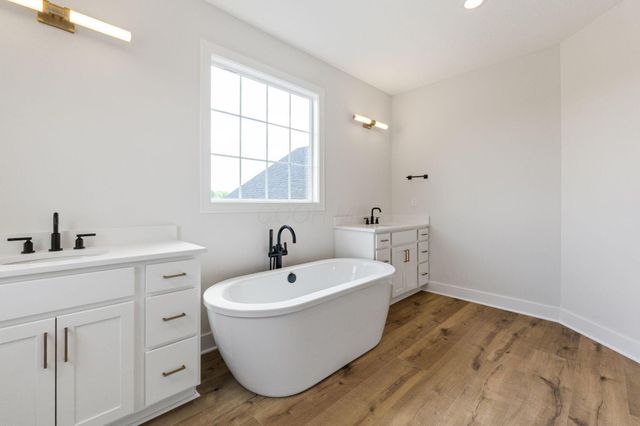 3175 Briarwood Lane, Lewis Center, OH 43035
