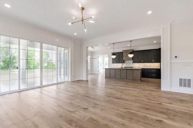 3175 Briarwood Lane, Lewis Center, OH 43035