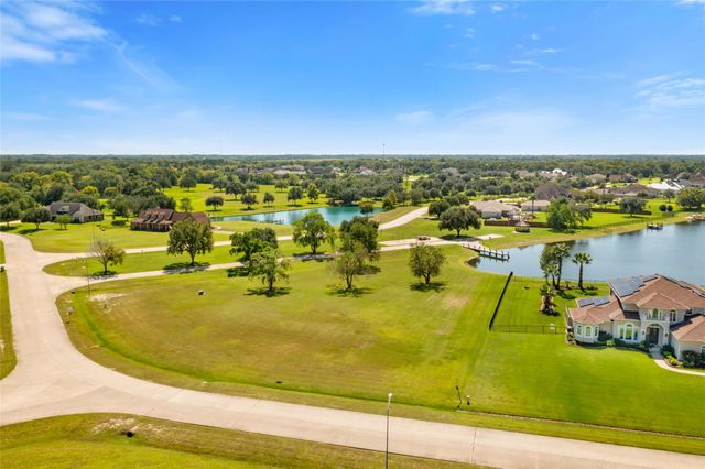 7042 Oak View Drive, Dickinson, TX 77539