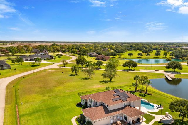 7042 Oak View Drive, Dickinson, TX 77539