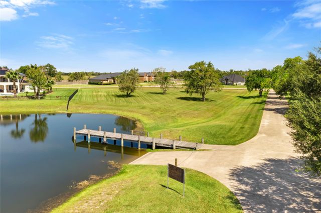 7042 Oak View Drive, Dickinson, TX 77539