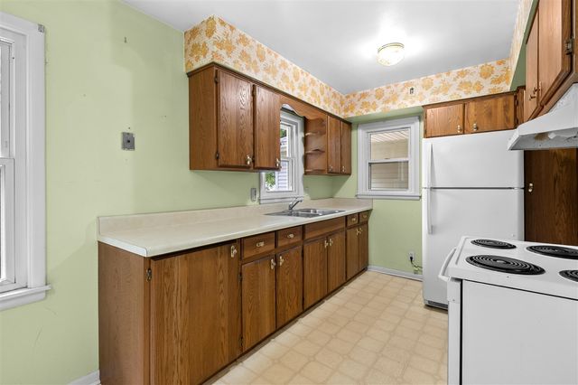 2304 Holly Avenue, Portage, MI 49024