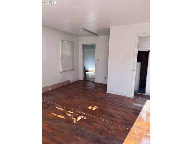 1822 Ne WALNUT Ave, Wood Village, OR 97060