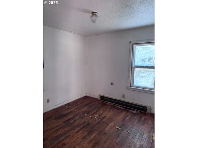 1822 Ne WALNUT Ave, Wood Village, OR 97060
