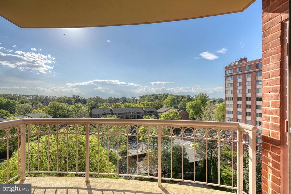 Image 12 of property listing at 5800 NICHOLSON LN #1-805, North Bethesda, MD 20852
