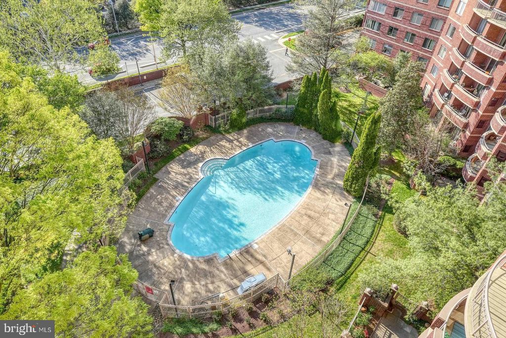 Image 17 of property listing at 5800 NICHOLSON LN #1-805, North Bethesda, MD 20852