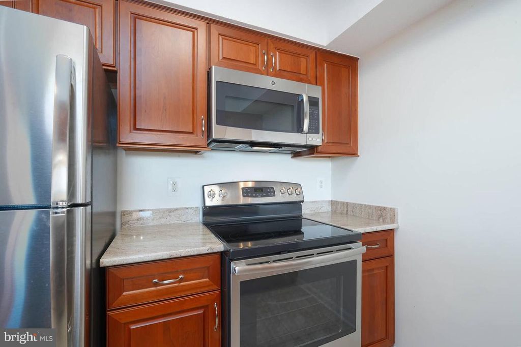Image 4 of property listing at 5800 NICHOLSON LN #1-805, North Bethesda, MD 20852