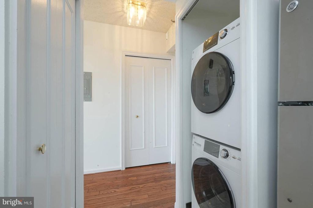 Image 7 of property listing at 5800 NICHOLSON LN #1-805, North Bethesda, MD 20852