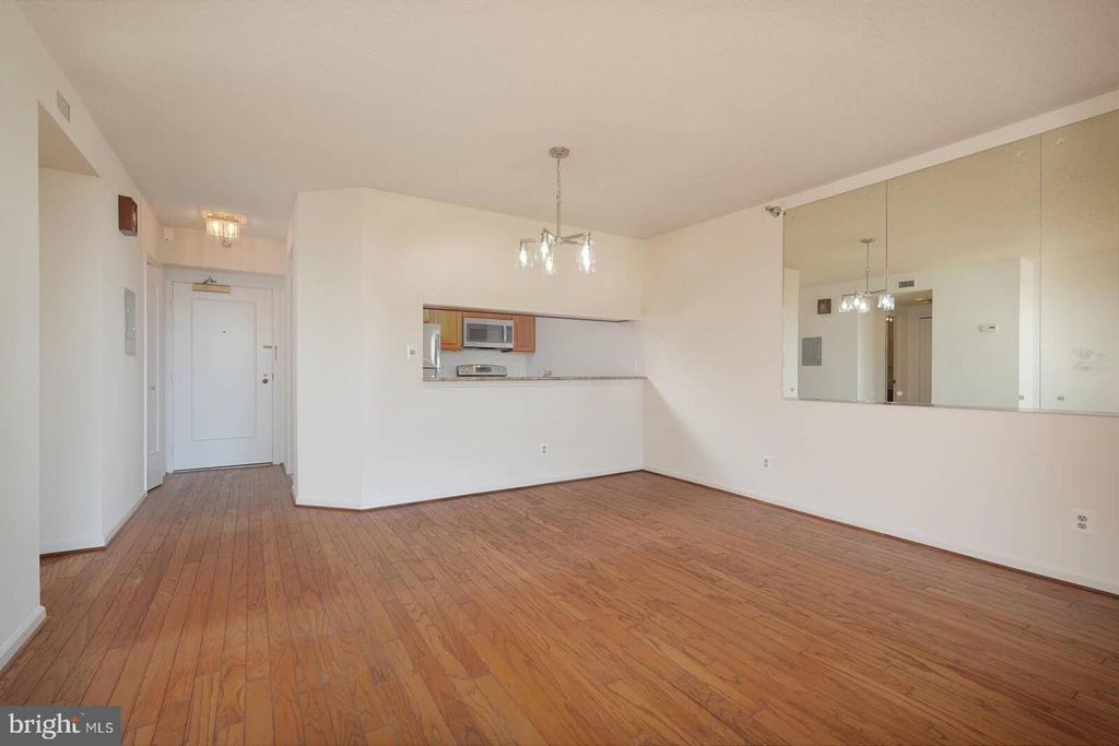 Image 9 of property listing at 5800 NICHOLSON LN #1-805, North Bethesda, MD 20852