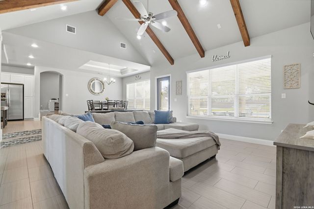 104 Abrego Knoll Dr, Floresville, TX 78114