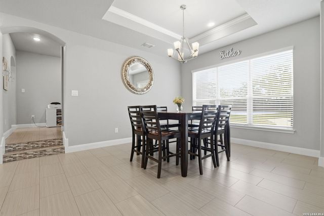 104 Abrego Knoll Dr, Floresville, TX 78114