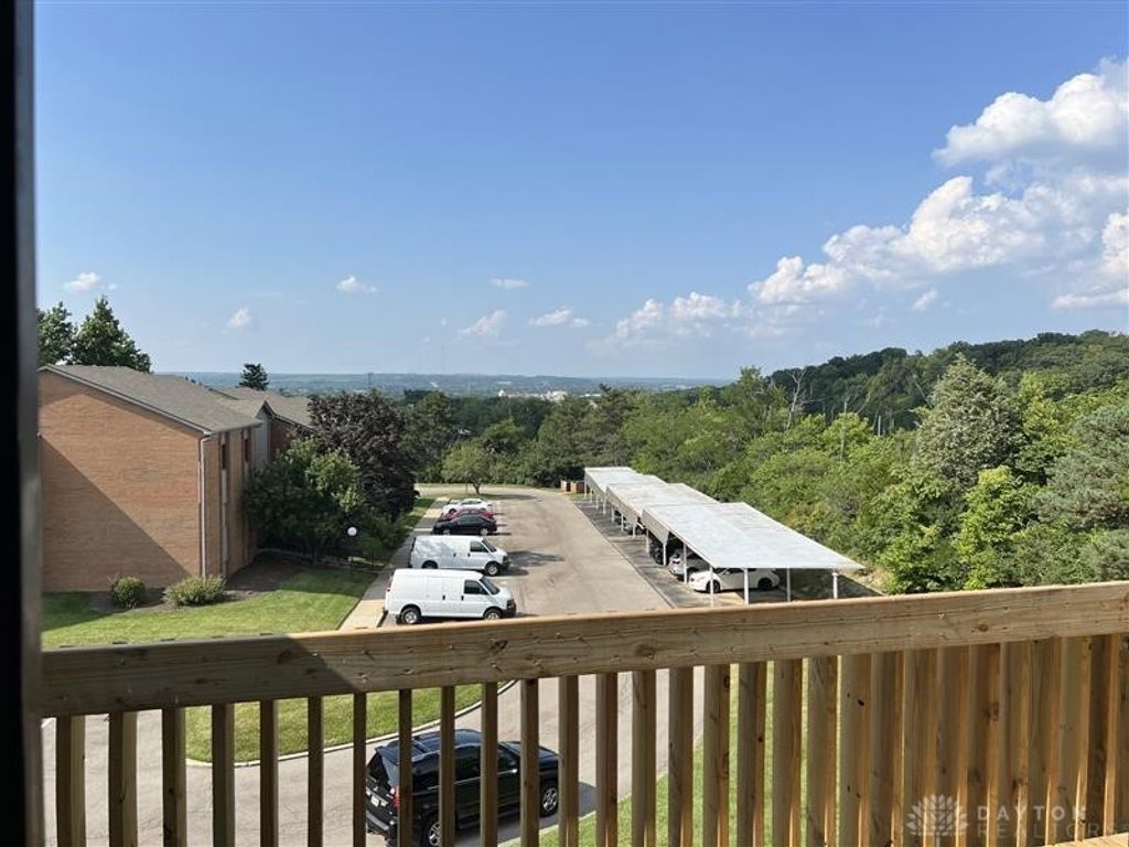 1116 Eagle Feather Circle E, West Carrollton, OH 45449