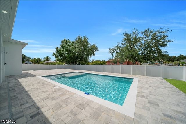 2900 41st ST SW, Lehigh Acres, FL 33976