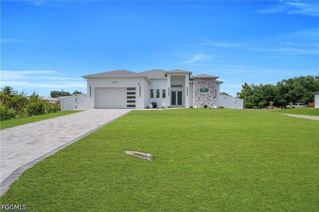 2900 41st ST SW, Lehigh Acres, FL 33976