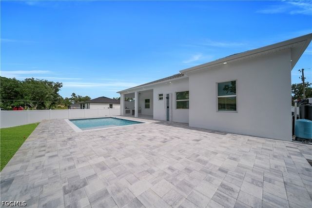 2900 41st ST SW, Lehigh Acres, FL 33976