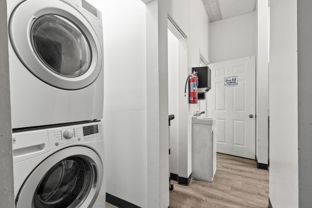 222 E 61st Street, Chicago, IL 60637