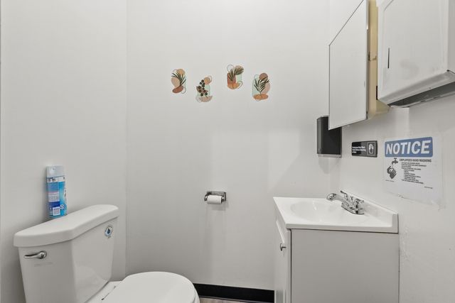 222 E 61st Street, Chicago, IL 60637