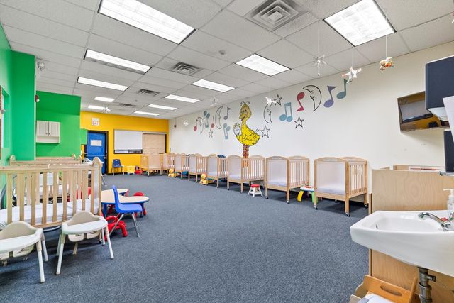 222 E 61st Street, Chicago, IL 60637