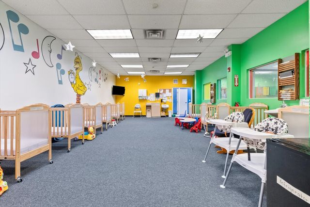 222 E 61st Street, Chicago, IL 60637