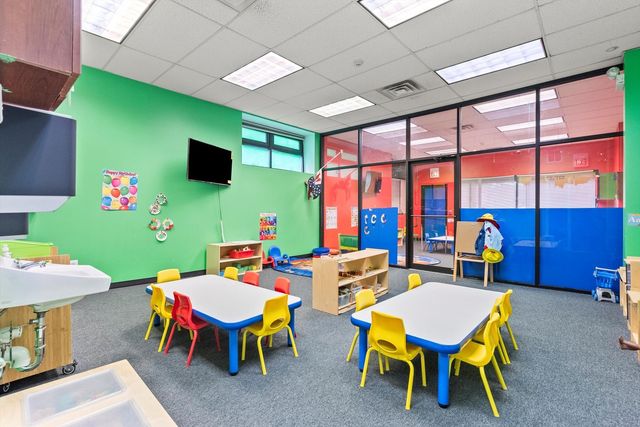 222 E 61st Street, Chicago, IL 60637