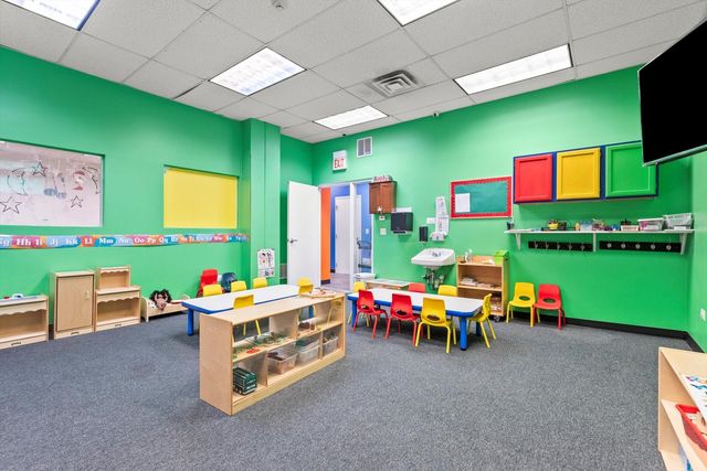 222 E 61st Street, Chicago, IL 60637